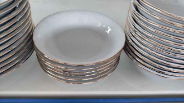 Porland Küçük Tabak Altın Yaldız 13 Cm (6'lı Paket) için ayrıntıları göster Porland Küçük Tabak Altın Yaldız 13 Cm (6'lı Paket) resmi
