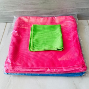Baklava Desenli Mikrofiber Temizlik Bezi 40 x 40 cm için ayrıntıları göster Baklava Desenli Mikrofiber Temizlik Bezi 40 x 40 cm resmi